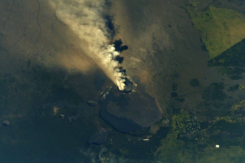 HERE'S WHAT THE HAWAII VOLCANO ERUPTION LOOKS LIKE FROM SPACE