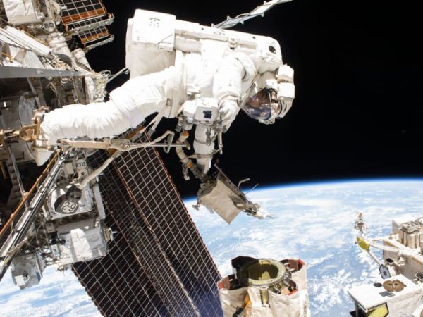 SENATORS OPPOSE CUTTING FEDERAL FUNDING FOR SPACE STATION