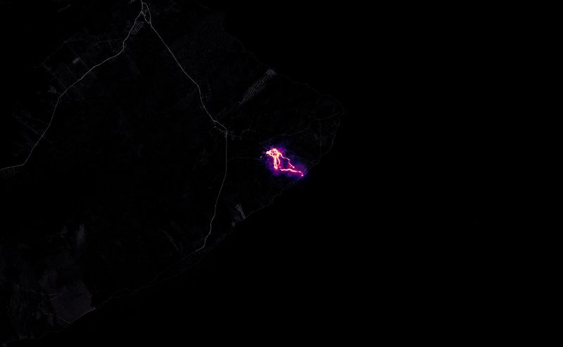 HAWAII'S ERUPTING VOLCANO LOOKS EVEN CRAZIER FROM SPACE AT NIGHT