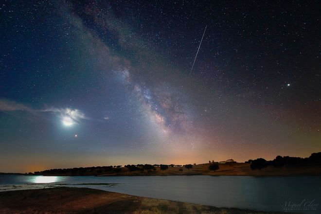 SATELLITE FLARE PHOTOBOMBS A LUNAR ECLIPSE UNDER THE MILKY WAY