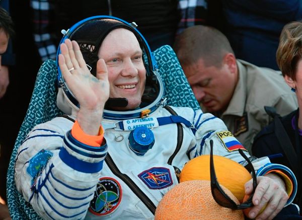 CAPSULE CARRYING 3 SPACE STATION CREW MEMBERS LANDS SAFELY ON EARTH