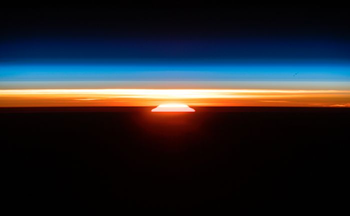 SEE A GLORIOUS ORBITAL SUNRISE GLOW FROM THE SPACE STATION