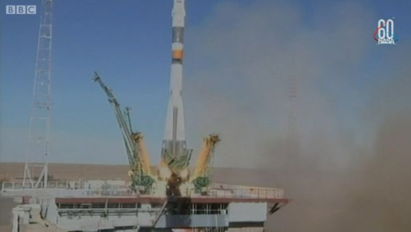 ASTRONAUTS ESCAPE MALFUNCTIONING SOYUZ ROCKET