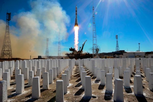 RUSSIA SET TO RESUME ASTRONAUT TRIPS TO THE INTERNATIONAL SPACE STATION
