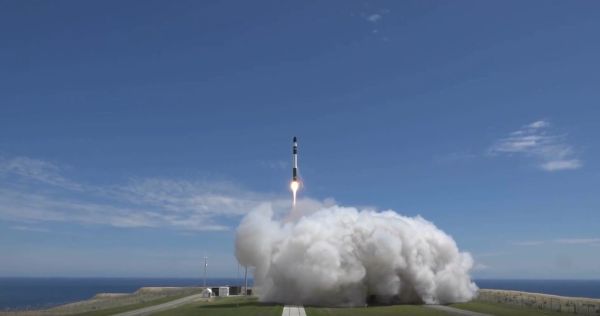 IT'S BUSINESS TIME! ROCKET LAB LOFTS 6 SATELLITES ON 1ST COMMERCIAL LAUNCH