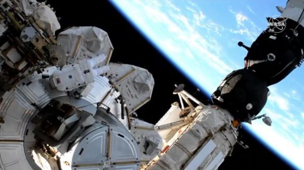 SPACEWALKING ASTRONAUTS REPLACE OLD BATTERIES ON SPACE STATION