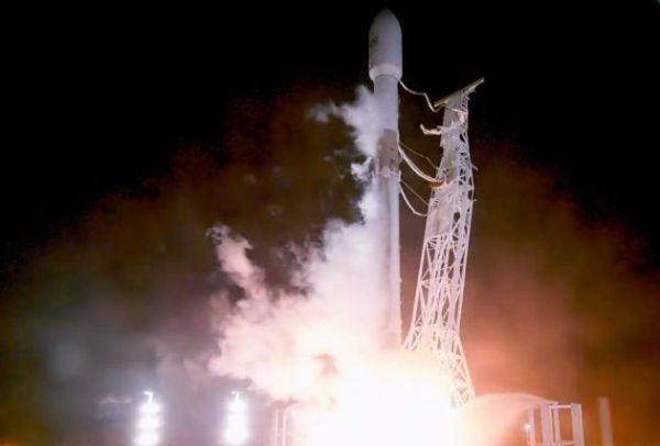 SPACEX PLANS TO LAUNCH DOZENS OF STARLINK BROADBAND SATELLITES NEXT WEEK