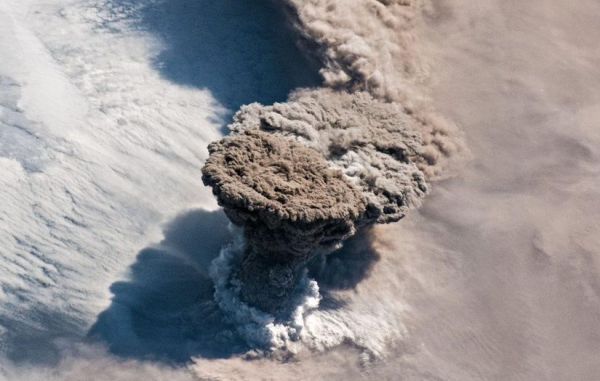NASA ASTRONAUTS AND SATELLITES CAPTURE BREATHTAKING IMAGES OF AN AWAKENING VOLCANO FROM SPACE
