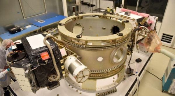 AIR FORCE EXPERIMENTAL SATELLITE BILLED AS THE ‘LARGEST UNMANNED STRUCTURE IN SPACE’