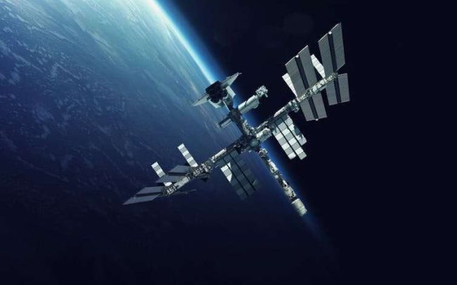 SPACE JUNK: A RECYCLING STATION COULD BE CLEANING UP IN EARTH ORBIT BY 2050