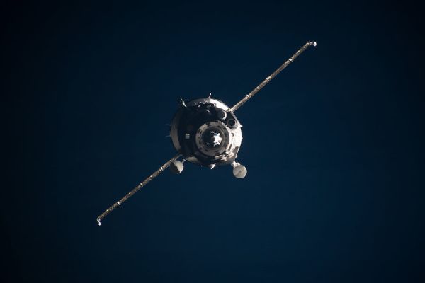 NASA LIKELY TO BUY SOYUZ SEATS, DEFER JAPANESE ASTRONAUT FLIGHT