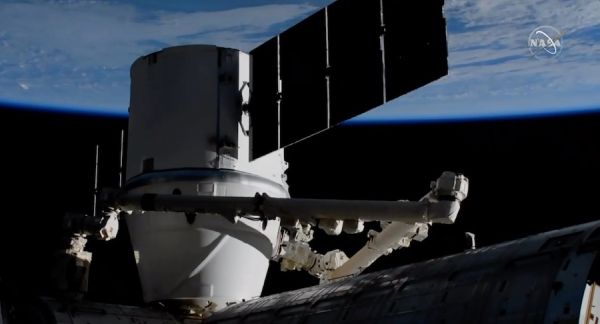 ASTRONAUTS CAPTURE SPACEX CARGO CAPSULE WITH ROBOT ARM FOR FINAL TIME