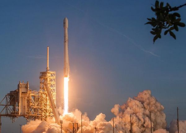 SPACEX TO GROW SATELLITE NETWORK WITH UPCOMING LAUNCH
