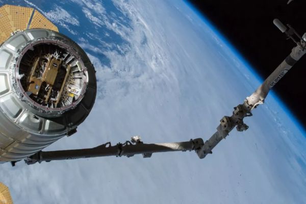 SPACE STARTUP LYNK USES SATELLITE TO SEND TEXT MESSAGE TO UNMODIFIED ANDROID PHONE
