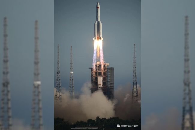 MASSIVE PIECE OF CHINESE SPACE JUNK SLAMS UNCONTROLLED INTO EARTH'S ATMOSPHERE