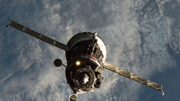 NASA INKS DEAL WITH ROSCOSMOS TO ENSURE CONTINUOUS U.S. PRESENCE ON SPACE STATION