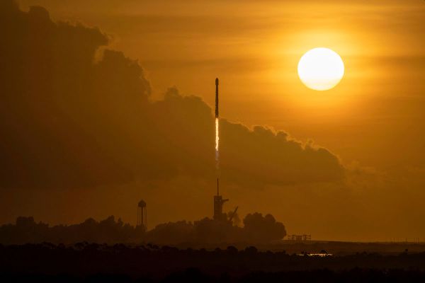 SPACEX BREAKS CYCLE OF SCRUBS WITH SUCCESSFUL FALCON 9 LAUNCH