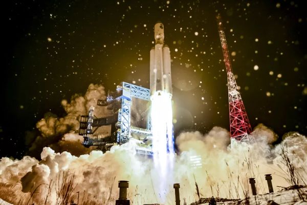RUSSIA LAUNCHES NEW ANGARA A5 ROCKET ON SECOND TEST FLIGHT IN NIGHTTIME LIFTOFF