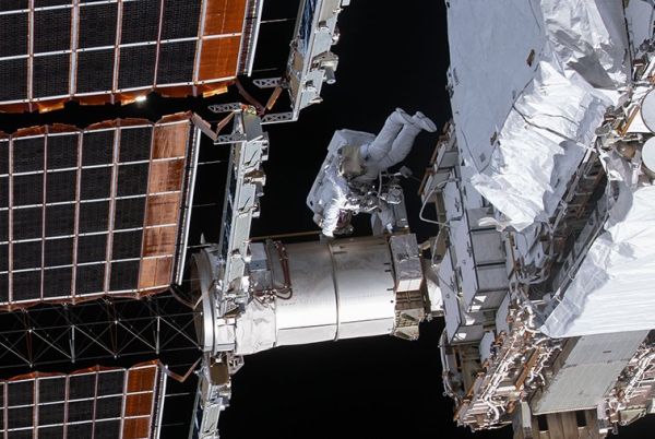 ASTRONAUTS PLAN SATURDAY SPACEWALK AT SPACE STATION