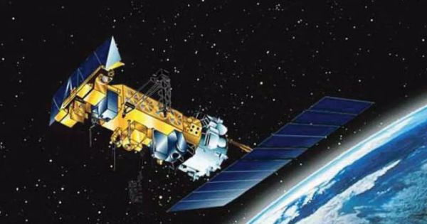 DEFUNCT US WEATHER SATELLITE BREAKS UP IN EARTH ORBIT