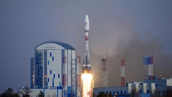 SOYUZ ROCKET LAUNCHES 36 ONEWEB SATELLITES INTO ORBIT FOR MODIFIED SATELLITE INTERNET CONSTELLATION