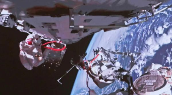 CHINESE ASTRONAUT PAIR COMPLETE SIX-HOUR SPACEWALK