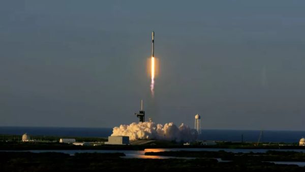 SpaceX lofts 49 Starlink internet satellites to orbit in 1st launch of 2022