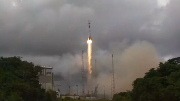 ARIANESPACE LAUNCHES 34 ONEWEB SATELLITES ON SOYUZ ROCKET IN 1ST LAUNCH OF 2022