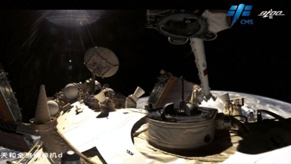 SEE A LARGE ROBOTIC ARM 'CRAWL' ACROSS CHINA'S SPACE STATION (VIDEO)