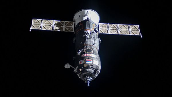 RUSSIAN CARGO CRAFT NEARS STATION, U.S. SPACE FREIGHTER AT LAUNCH PAD