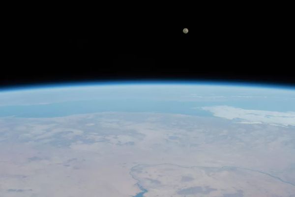ASTRONAUTS SNAP STUNNING VIEWS OF FEBRUARY'S FULL SNOW MOON FROM SPACE (PHOTOS)