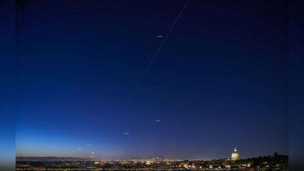 ISS AND CHINA'S SPACE STATION PHOTOBOMB IMAGE OF 4 PLANETS ALIGNED IN THE SKY