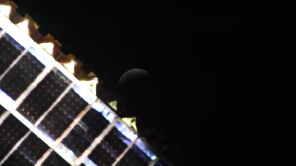 ASTRONAUT SNAPS SUPER FLOWER BLOOD MOON ECLIPSE PHOTOS FROM SPACE STATION