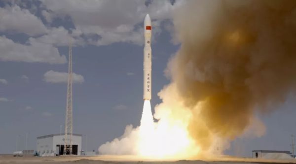Big new Chinese rocket lofts 6 experimental satellites on debut launch