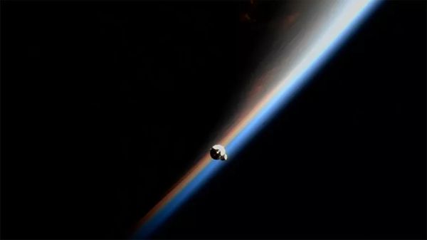 SPACEX DRAGON CARGO SHIP RETURNS TO EARTH FROM SPACE STATION