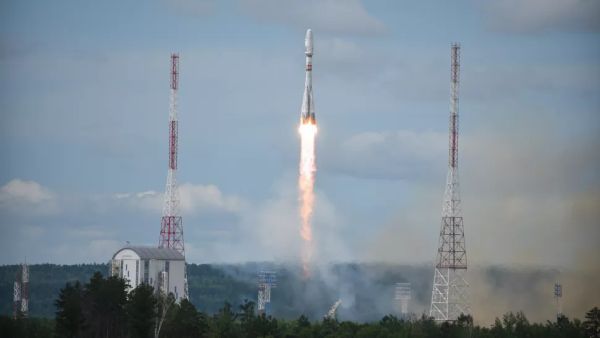 RUSSIA LAUNCHES POSSIBLE MISSILE-TRACKING SATELLITE AMID CONTINUING THREATS