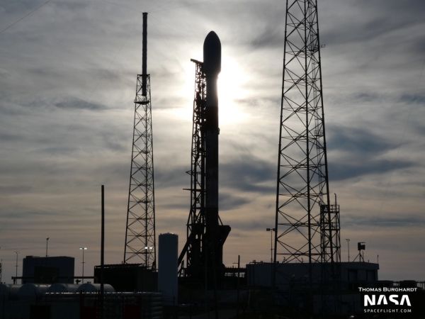 SpaceX delays Eutelsat-10B launch on final flight of B1049