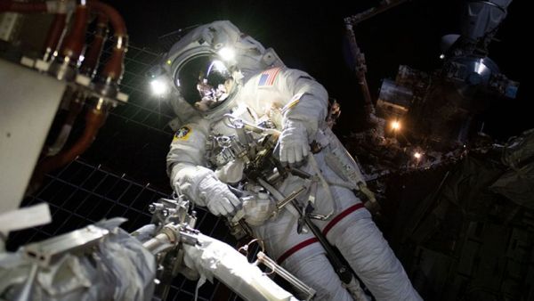 RUSSIAN SPACE DEBRIS FORCES SPACE STATION TO DODGE, DELAYS US SPACEWALK