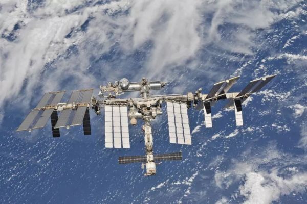 NASA wants new 'deorbit tug' to bring space station down in 2030