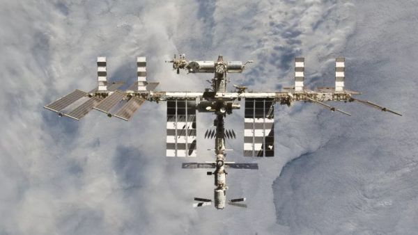 INTERNATIONAL SPACE STATION FIRES THRUSTERS TO DODGE SPACE JUNK