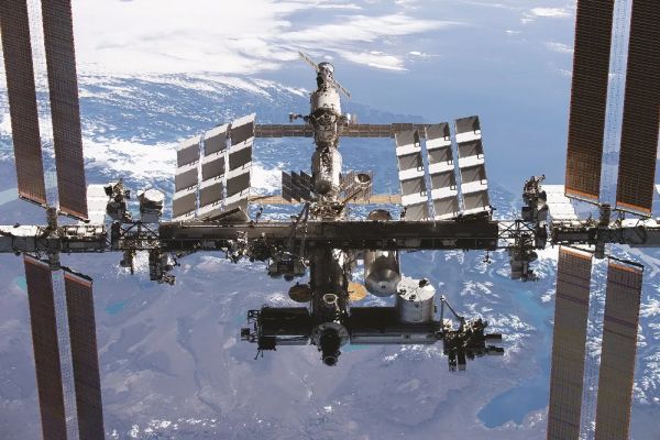 NASA PROPOSES “HYBRID” CONTRACT APPROACH FOR SPACE STATION DEORBIT VEHICLE