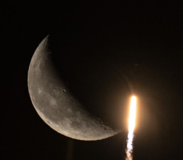 SPACEX LAUNCHES ANOTHER 52 STARLINK INTERNET SATELLITES