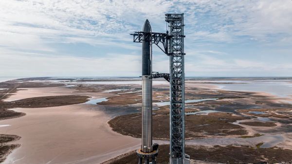 NASA AGREEMENTS TO SUPPORT WORK ON COMMERCIAL SPACECRAFT AND SPACE STATIONS