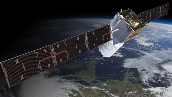SATELLITE WILL DIE BY FIRE AS 1ST-OF-ITS-KIND OPERATION SENDS IT PLUMMETING DOWN TO EARTH