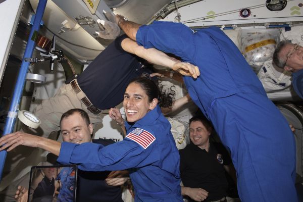 SPACE STATION CREW MEMBERS FOCUSED ON IN-ORBIT HANDOVER