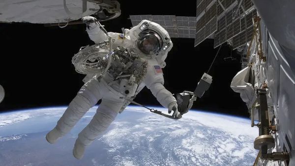 NASA CALLS OFF SPACEWALK DUE TO LEAK ON INTERNATIONAL SPACE STATION
