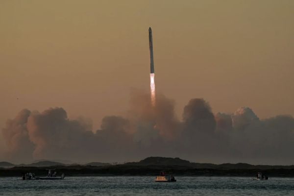 SPACEX LAUNCH ATTEMPT ENDS IN LOSS OF MOST POWERFUL ROCKET EVER BUILT
