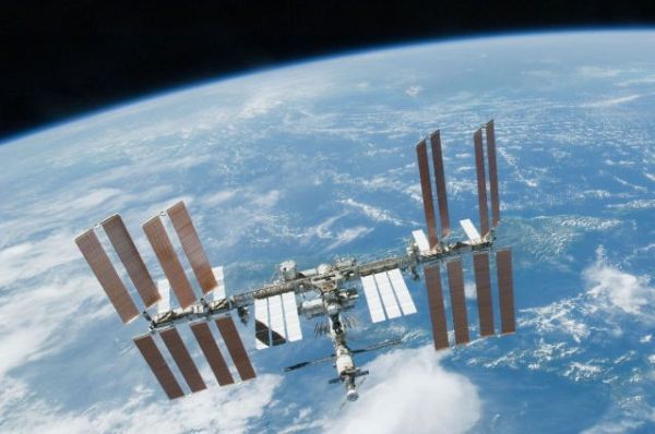 WITH BUDGET CUTS AND AN AGING STATION, CAN NASA LEARN TO LOVE A GAP IN ORBIT?