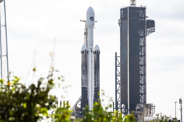 SPACEX SCRUBS FALCON HEAVY LAUNCH OF SECRETIVE X-37B MILITARY SPACEPLANE