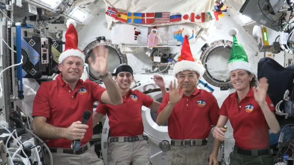 ASTRONAUTS IN SPACE BEAM HOLIDAY WISHES TO EARTH FOR CHRISTMAS (VIDEO)